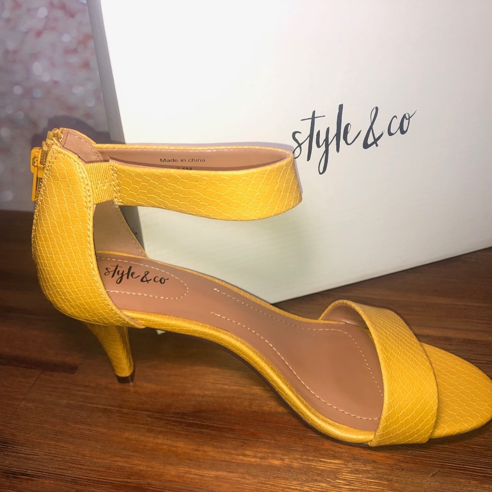 Sandals - Picture 2 of 7